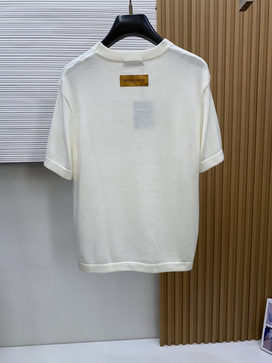 1v 路易威登 S-xxL 2026新款秋冬男士高端宽松款简约圆领针织羊毛短袖毛衣,香港洋行渠道货,纯正血统品质,秋冬新 1v 路易威登 S-xxL 2026新款秋冬男士高端宽松款简约圆领针织羊毛短袖毛衣,香港洋行渠道货,纯正血统品质,秋冬新