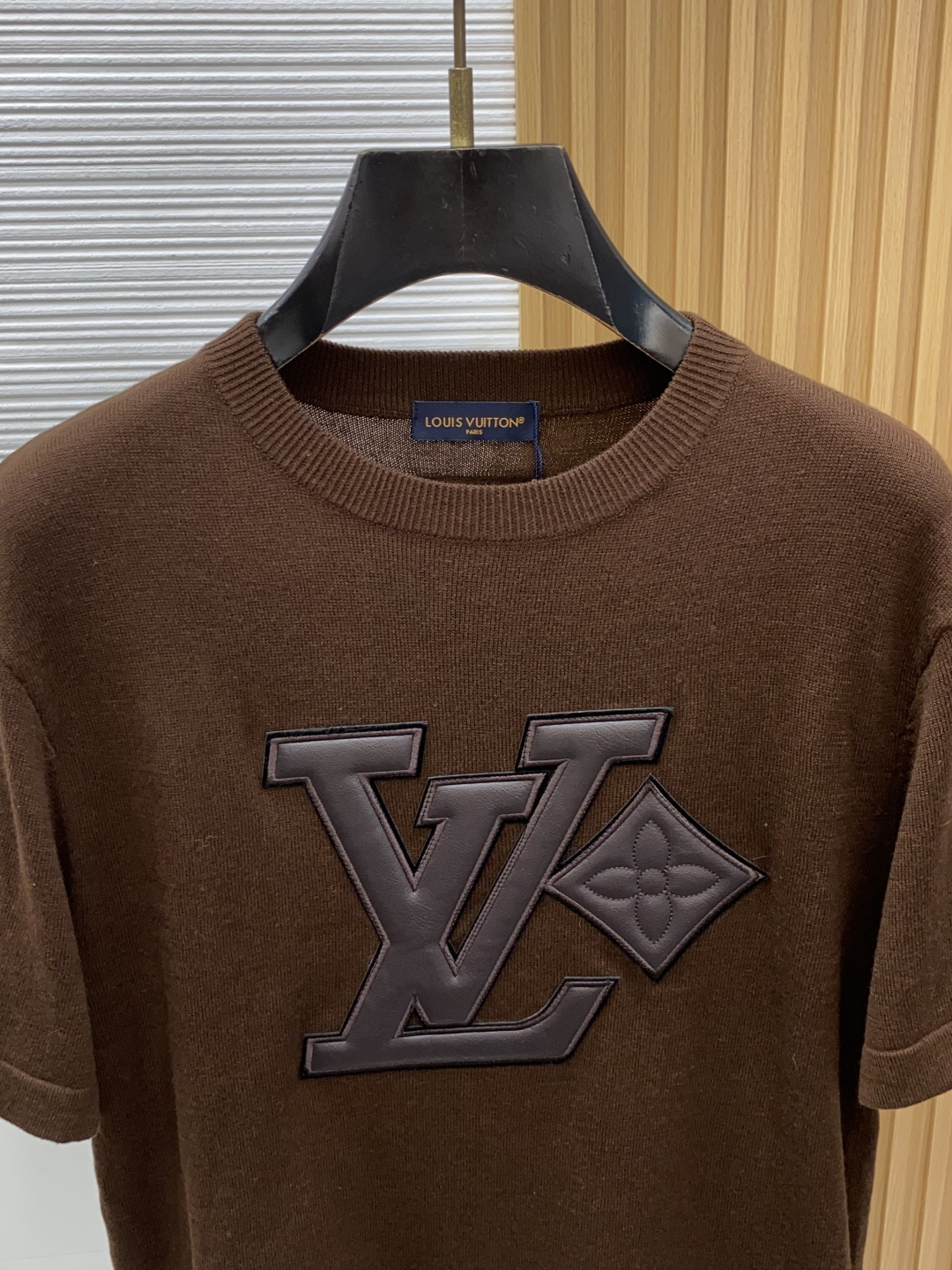 1v 路易威登 S-xxL 2026新款秋冬男士高端宽松款简约圆领针织羊毛短袖毛衣,香港洋行渠道货,纯正血统品质,秋冬新 1v 路易威登 S-xxL 2026新款秋冬男士高端宽松款简约圆领针织羊毛短袖毛衣,香港洋行渠道货,纯正血统品质,秋冬新