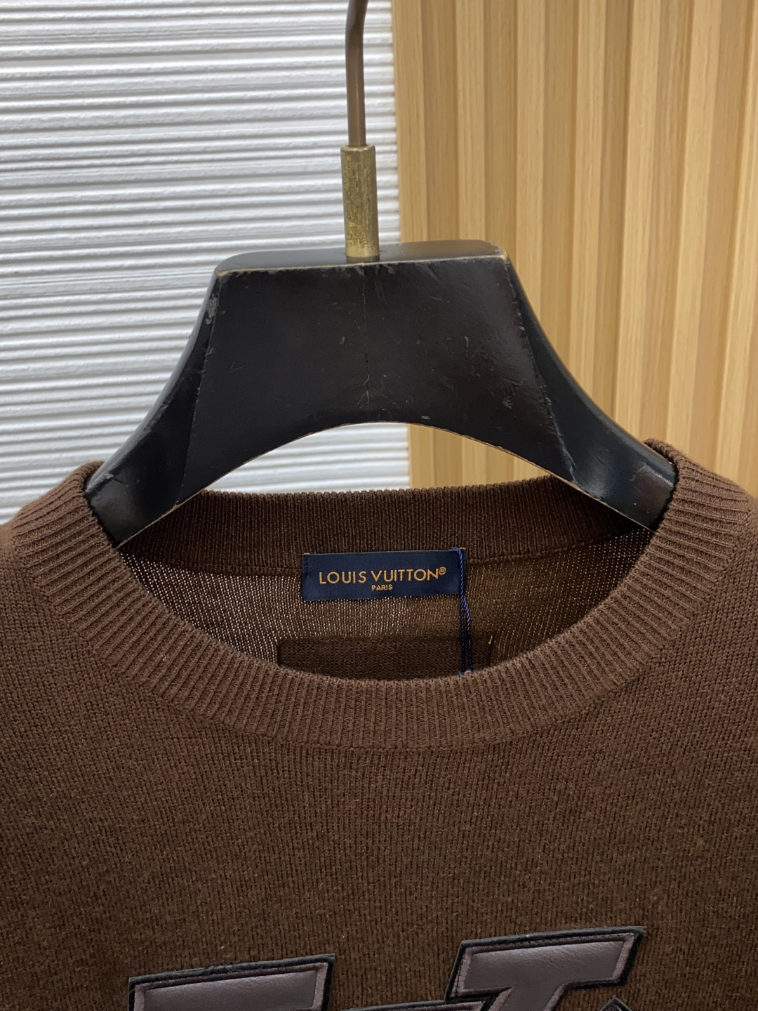 1v 路易威登 S-xxL 2026新款秋冬男士高端宽松款简约圆领针织羊毛短袖毛衣,香港洋行渠道货,纯正血统品质,秋冬新 1v 路易威登 S-xxL 2026新款秋冬男士高端宽松款简约圆领针织羊毛短袖毛衣,香港洋行渠道货,纯正血统品质,秋冬新