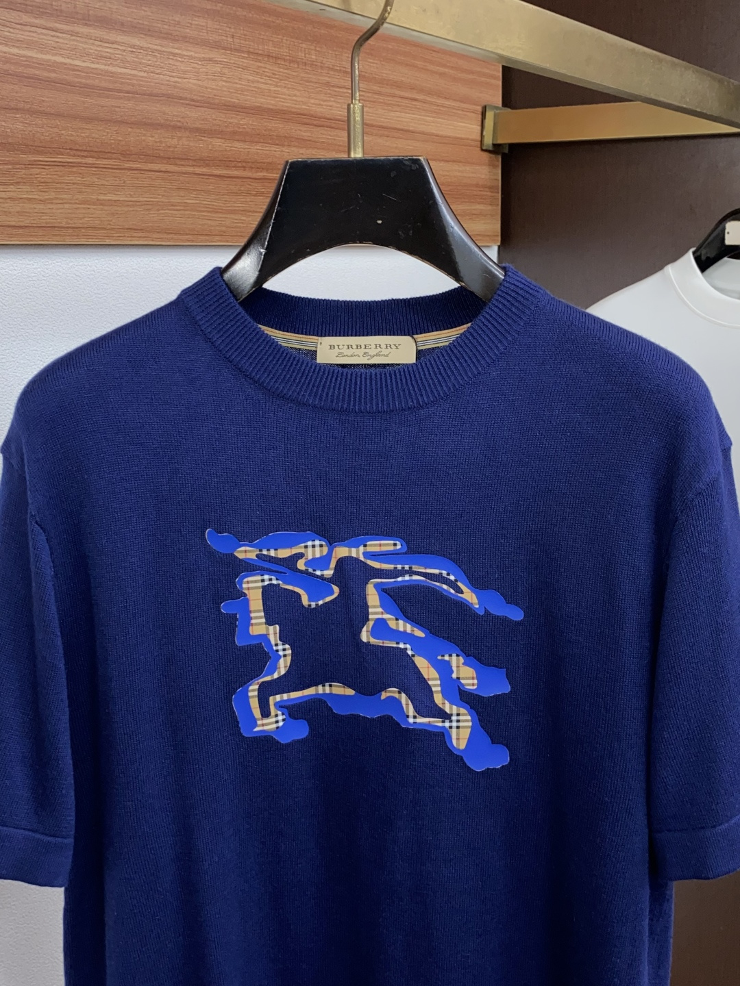 巴宝莉 S-xxL 2026新款秋冬男士高端宽松款简约圆领针织羊毛短袖毛衣,香港洋行渠道货,纯正血统品质,秋冬新款,经典 巴宝莉 S-xxL 2026新款秋冬男士高端宽松款简约圆领针织羊毛短袖毛衣,香港洋行渠道货,纯正血统品质,秋冬新款,经典