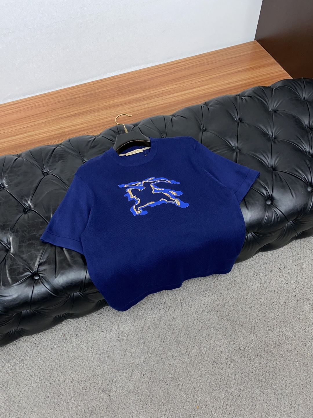 巴宝莉 S-xxL 2026新款秋冬男士高端宽松款简约圆领针织羊毛短袖毛衣,香港洋行渠道货,纯正血统品质,秋冬新款,经典 巴宝莉 S-xxL 2026新款秋冬男士高端宽松款简约圆领针织羊毛短袖毛衣,香港洋行渠道货,纯正血统品质,秋冬新款,经典
