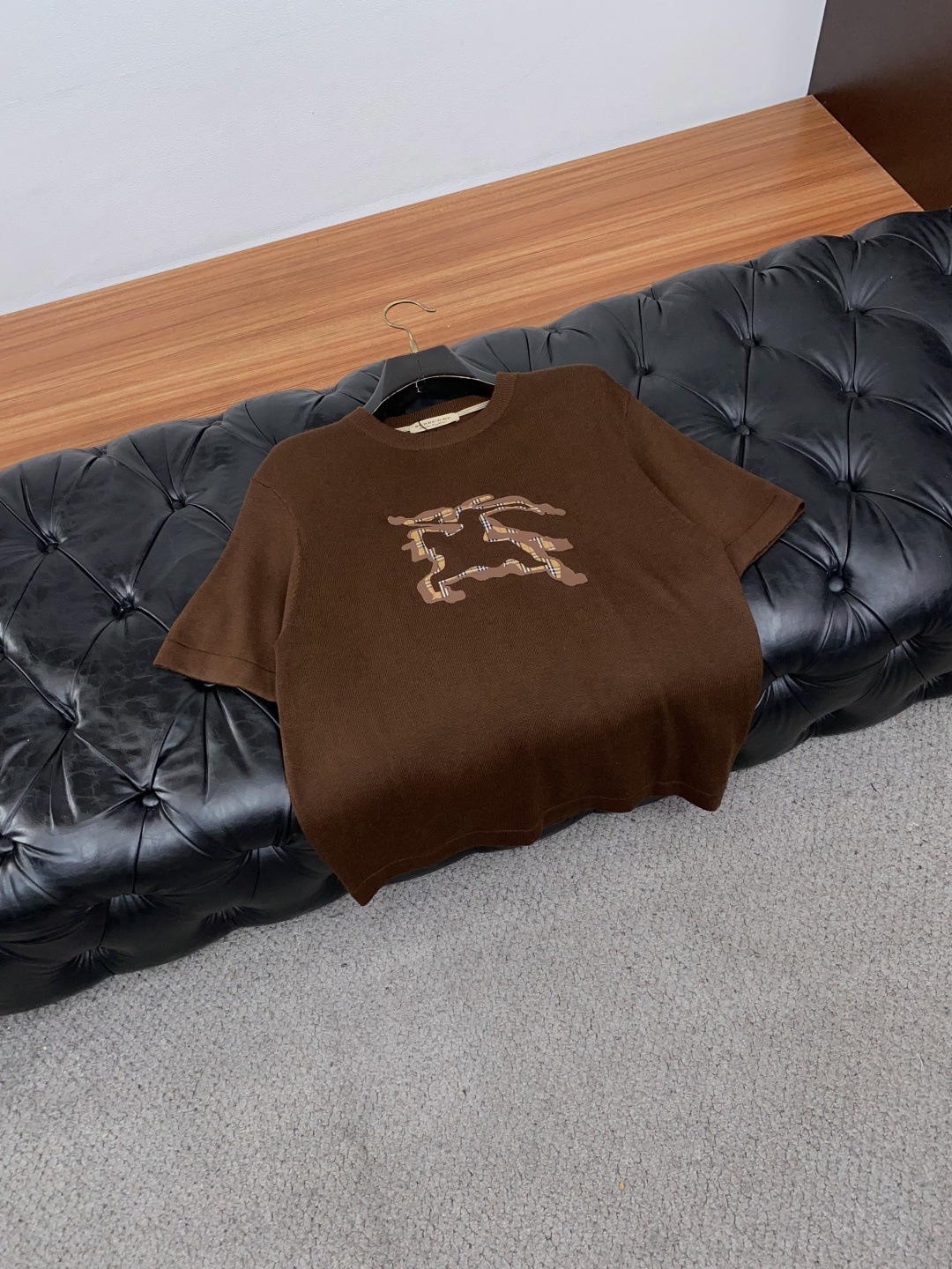 巴宝莉 S-xxL 2026新款秋冬男士高端宽松款简约圆领针织羊毛短袖毛衣,香港洋行渠道货,纯正血统品质,秋冬新款,经典 巴宝莉 S-xxL 2026新款秋冬男士高端宽松款简约圆领针织羊毛短袖毛衣,香港洋行渠道货,纯正血统品质,秋冬新款,经典