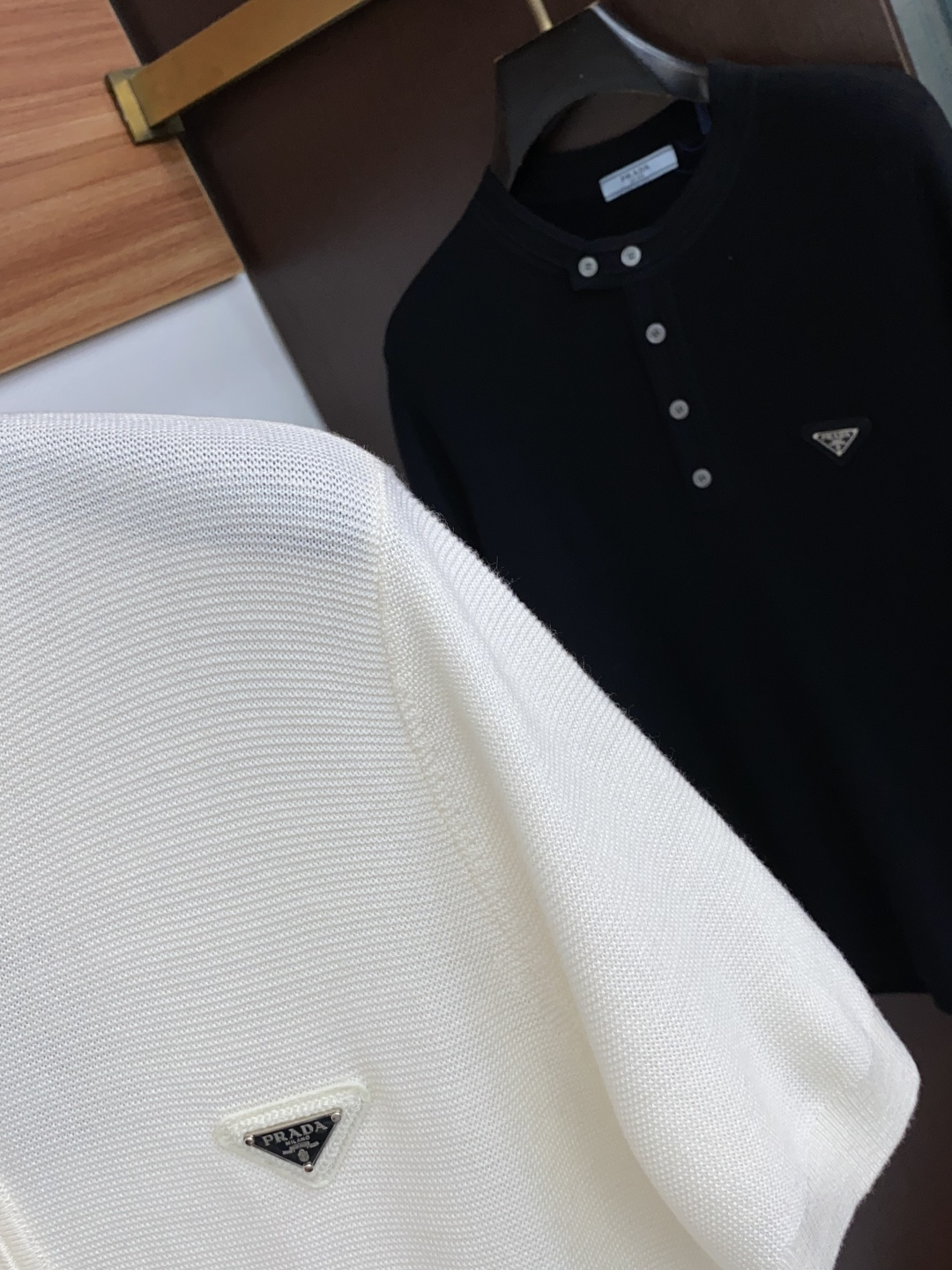 普拉达 S-xxL 2026新款秋冬男士高端宽松款简约圆领针织羊毛短袖毛衣，香港洋行渠道货，纯正血统品质，秋冬新款，经典