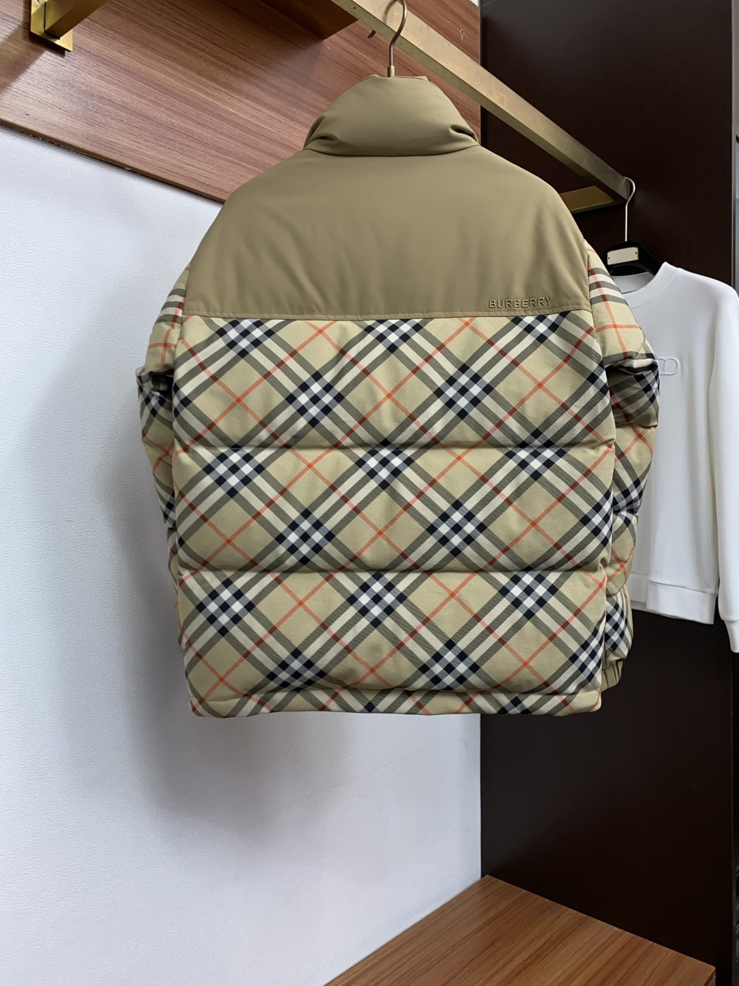巴宝莉 26秋冬男士时尚羽绒服 轻奢时尚休闲风格,轻盈保暖柔软!低调系列时尚百搭,就是有型!香港贸易订单款,超级种草的 巴宝莉 26秋冬男士时尚羽绒服 轻奢时尚休闲风格,轻盈保暖柔软!低调系列时尚百搭,就是有型!香港贸易订单款,超级种草的