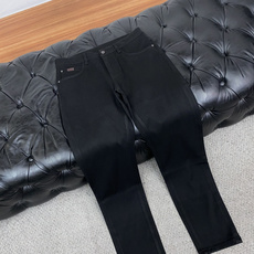 Loro Piana 诺悠翩雅 29-38最新款修身 牛仔裤 秋冬最新款上身版型无敌正! 绝对可以闭眼收的一款 此款裤子 Loro Piana 诺悠翩雅 29-38最新款修身 牛仔裤 秋冬最新款上身版型无敌正! 绝对可以闭眼收的一款 此款裤子