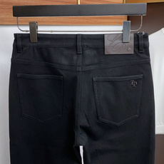 Loro Piana 诺悠翩雅 29-38最新款修身 牛仔裤 秋冬最新款上身版型无敌正! 绝对可以闭眼收的一款 此款裤子 Loro Piana 诺悠翩雅 29-38最新款修身 牛仔裤 秋冬最新款上身版型无敌正! 绝对可以闭眼收的一款 此款裤子