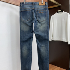 Loro Piana 诺悠翩雅 29-38最新款修身 牛仔裤 秋冬最新款上身版型无敌正! 绝对可以闭眼收的一款 此款裤子 Loro Piana 诺悠翩雅 29-38最新款修身 牛仔裤 秋冬最新款上身版型无敌正! 绝对可以闭眼收的一款 此款裤子