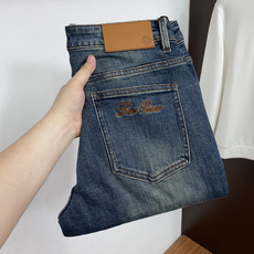 Loro Piana 诺悠翩雅 29-38最新款修身 牛仔裤 秋冬最新款上身版型无敌正! 绝对可以闭眼收的一款 此款裤子 Loro Piana 诺悠翩雅 29-38最新款修身 牛仔裤 秋冬最新款上身版型无敌正! 绝对可以闭眼收的一款 此款裤子