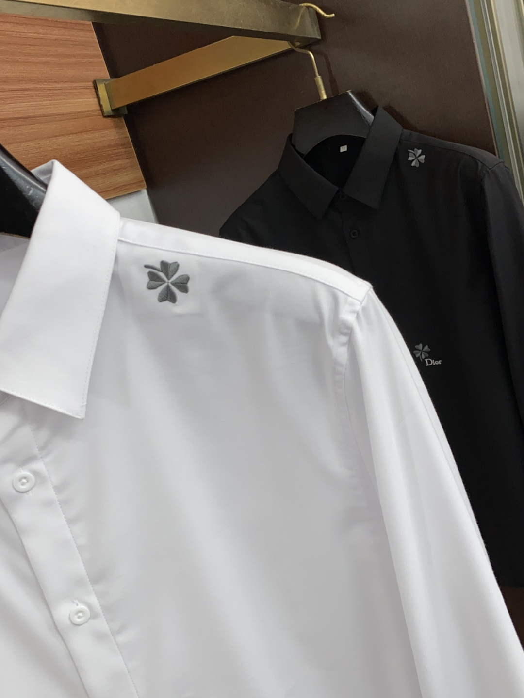 迪奥 M-3XL 原单品质26ss新款秋冬 定制面料确保衣身的耐磨性和抗皱性。定制对位刺绣 红外线激光定位纸样切割 流水