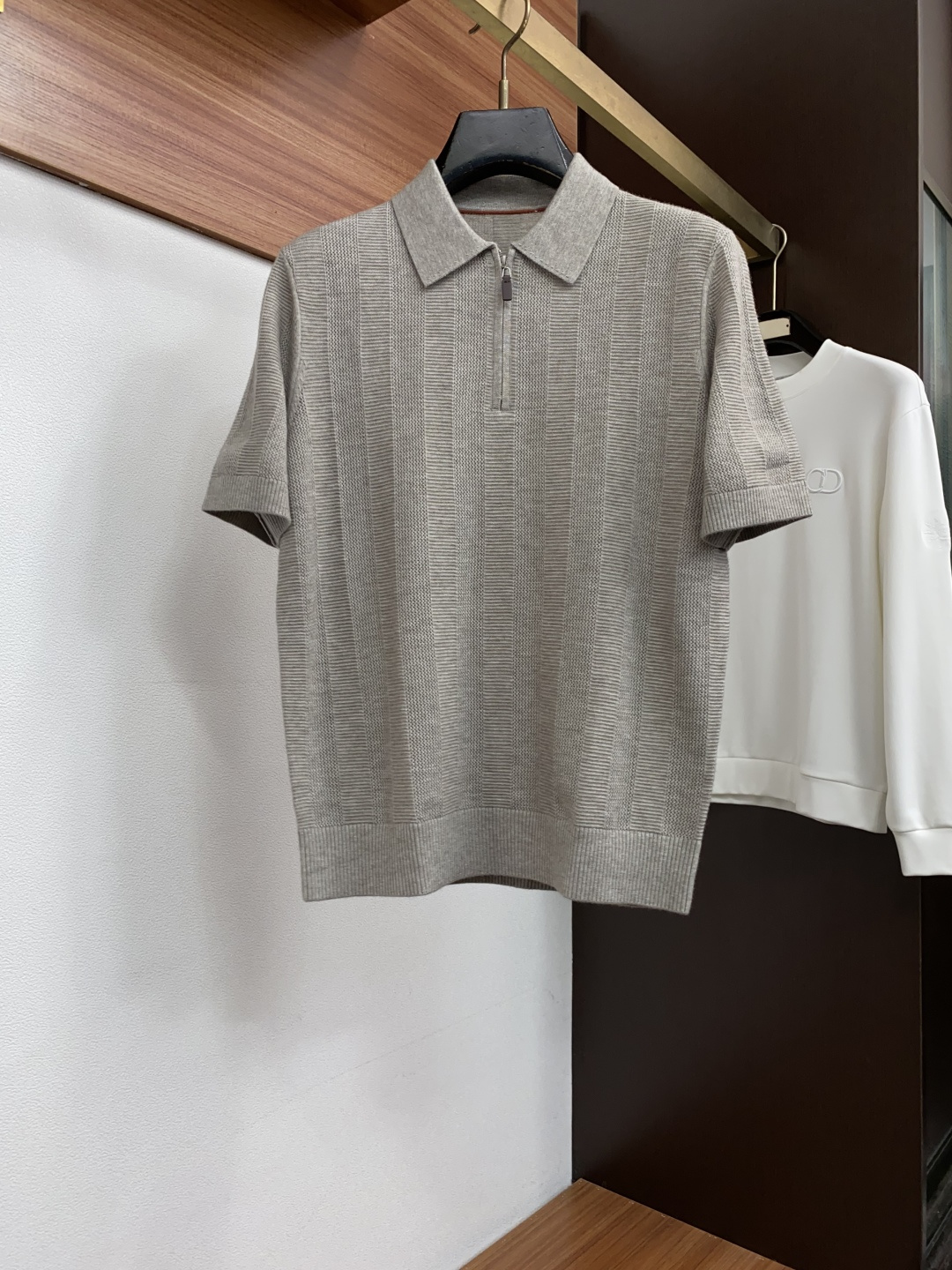 Loro Piana 诺悠翩雅 秋冬高品质 绵羊毛翻领短袖毛衣 精品毛衣 男款高端定制臻品系列 隶属品牌高端主线 专利顶 Loro Piana 诺悠翩雅 秋冬高品质 绵羊毛翻领短袖毛衣 精品毛衣 男款高端定制臻品系列 隶属品牌高端主线 专利顶