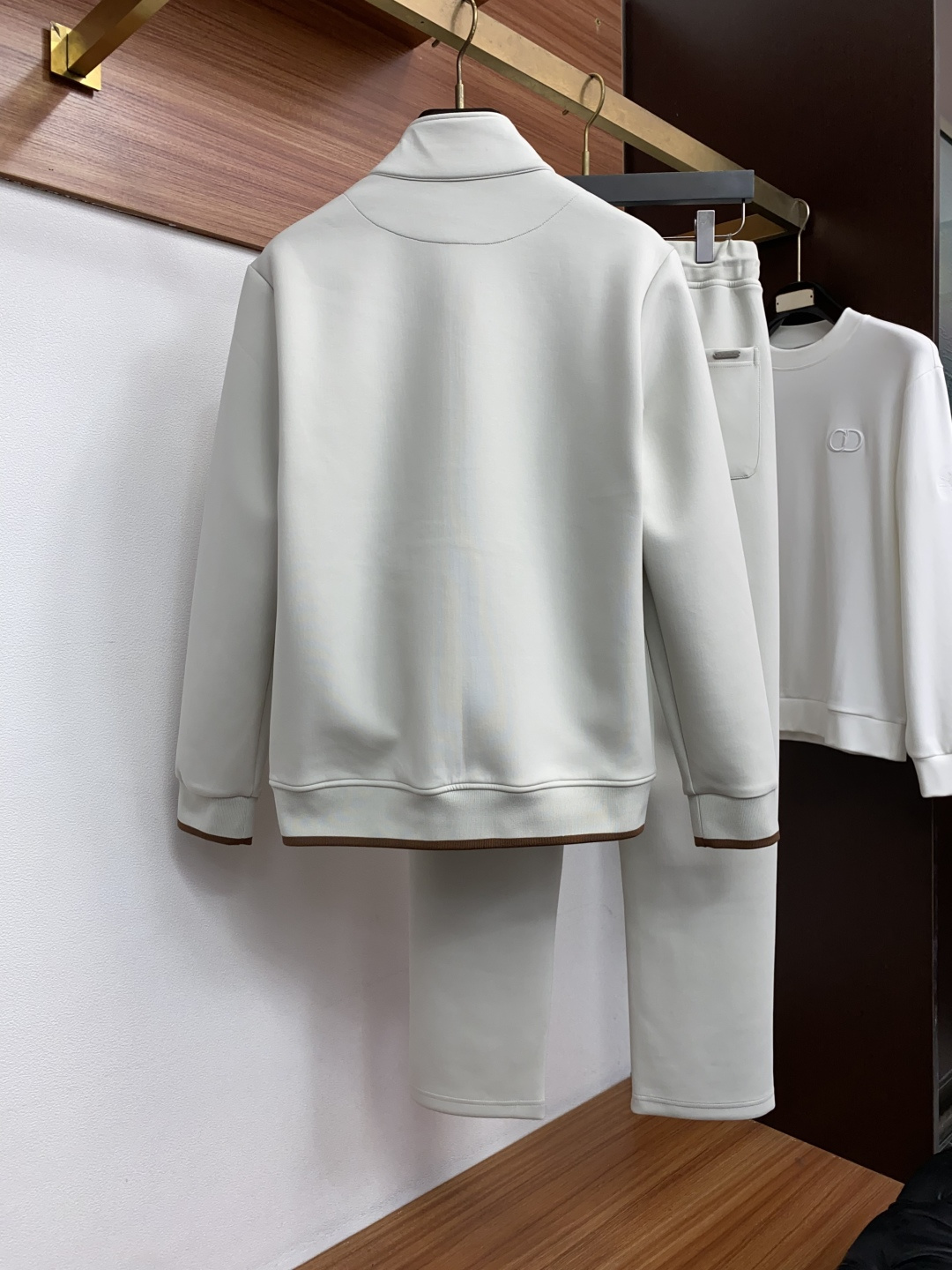 Loro Piana 诺悠翩雅 码数 M-3xL 一套出售，不拆卖 时尚长袖连帽外套套装，，， 臻选高端弹力纯棉棉面料，