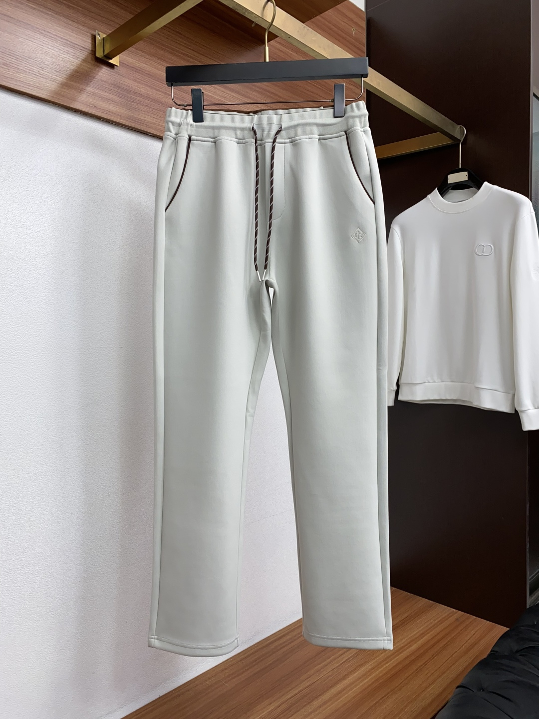 Loro Piana 诺悠翩雅 码数 M-3xL 一套出售，不拆卖 时尚长袖连帽外套套装，，， 臻选高端弹力纯棉棉面料，