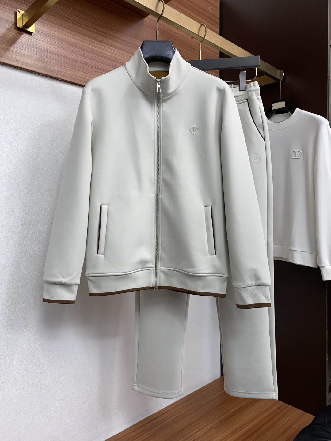 Loro Piana 诺悠翩雅 码数 M-3xL 一套出售，不拆卖 时尚长袖连帽外套套装，，， 臻选高端弹力纯棉棉面料，