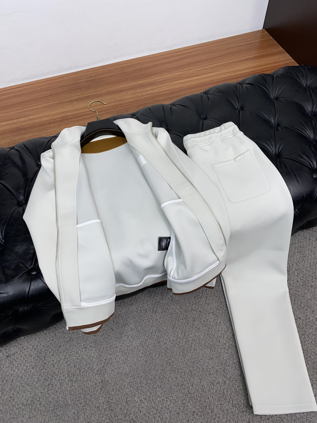 Loro Piana 诺悠翩雅 码数 M-3xL 一套出售，不拆卖 时尚长袖连帽外套套装，，， 臻选高端弹力纯棉棉面料，