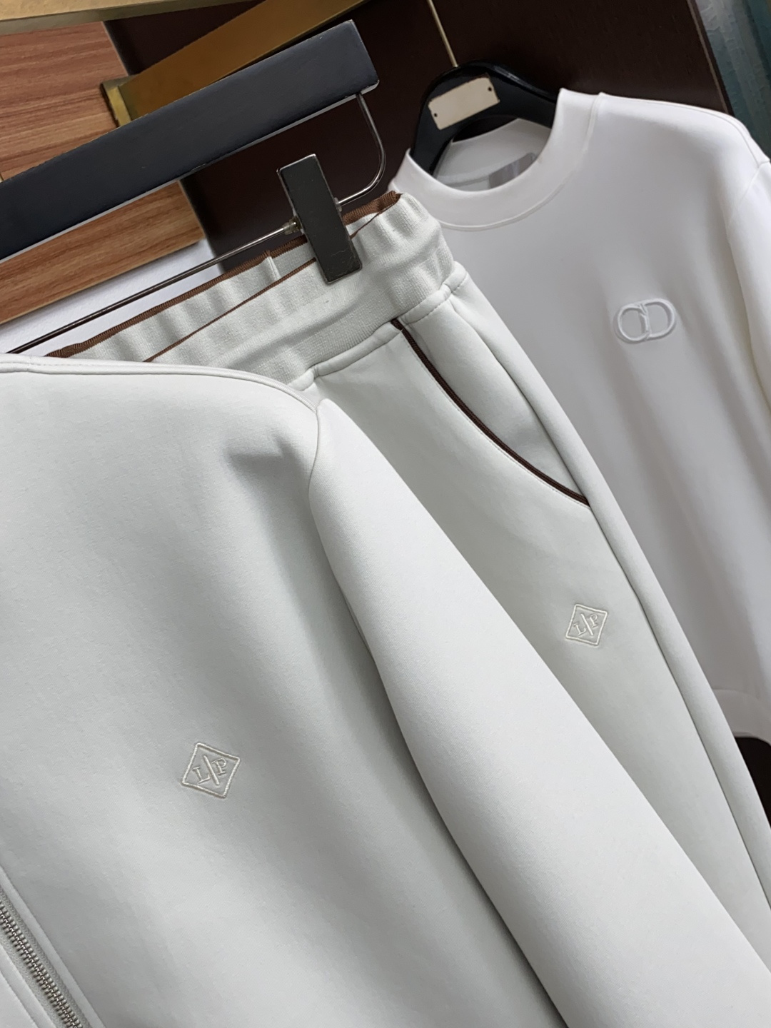 Loro Piana 诺悠翩雅 码数 M-3xL 一套出售，不拆卖 时尚长袖连帽外套套装，，， 臻选高端弹力纯棉棉面料，