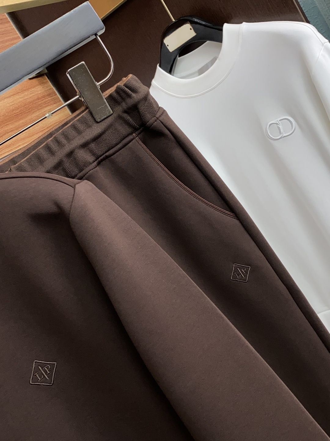 Loro Piana 诺悠翩雅 码数 M-3xL 一套出售，不拆卖 时尚长袖连帽外套套装，，， 臻选高端弹力纯棉棉面料，