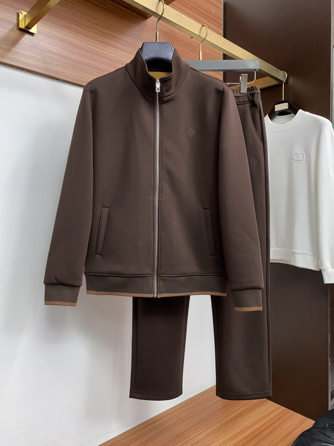 Loro Piana 诺悠翩雅 码数 M-3xL 一套出售，不拆卖 时尚长袖连帽外套套装，，， 臻选高端弹力纯棉棉面料，