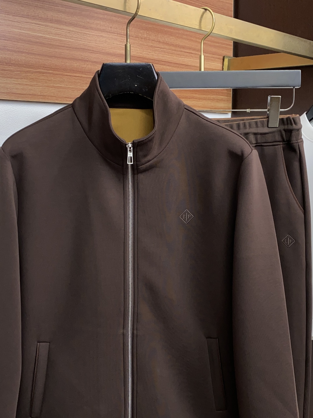 Loro Piana 诺悠翩雅 码数 M-3xL 一套出售，不拆卖 时尚长袖连帽外套套装，，， 臻选高端弹力纯棉棉面料，