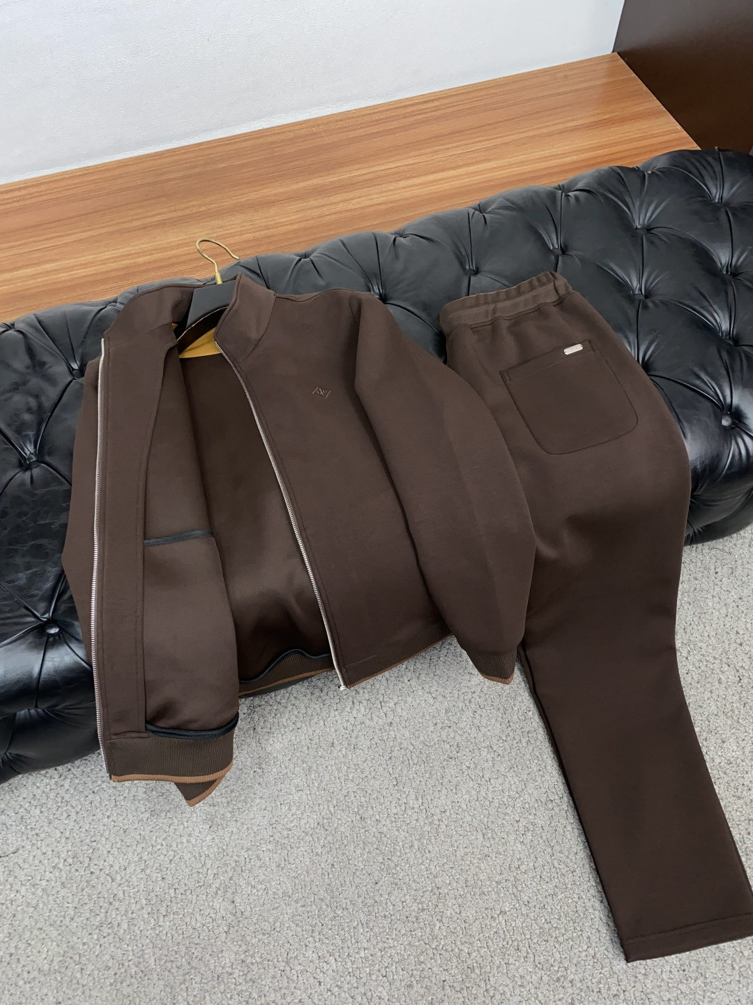 Loro Piana 诺悠翩雅 码数 M-3xL 一套出售，不拆卖 时尚长袖连帽外套套装，，， 臻选高端弹力纯棉棉面料，