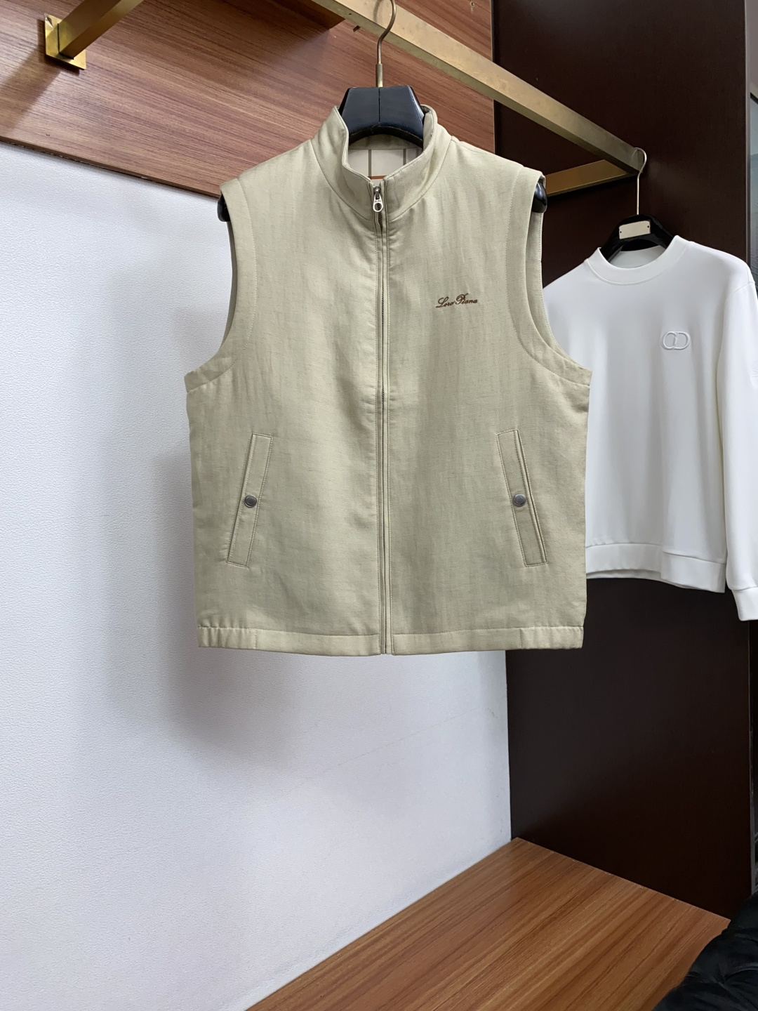 Loro Piana 诺悠翩雅 2026ss新款发布亚麻面料马甲夹克外套，秋冬季爆款外套，经典设计，穿上就是舒适自在又显