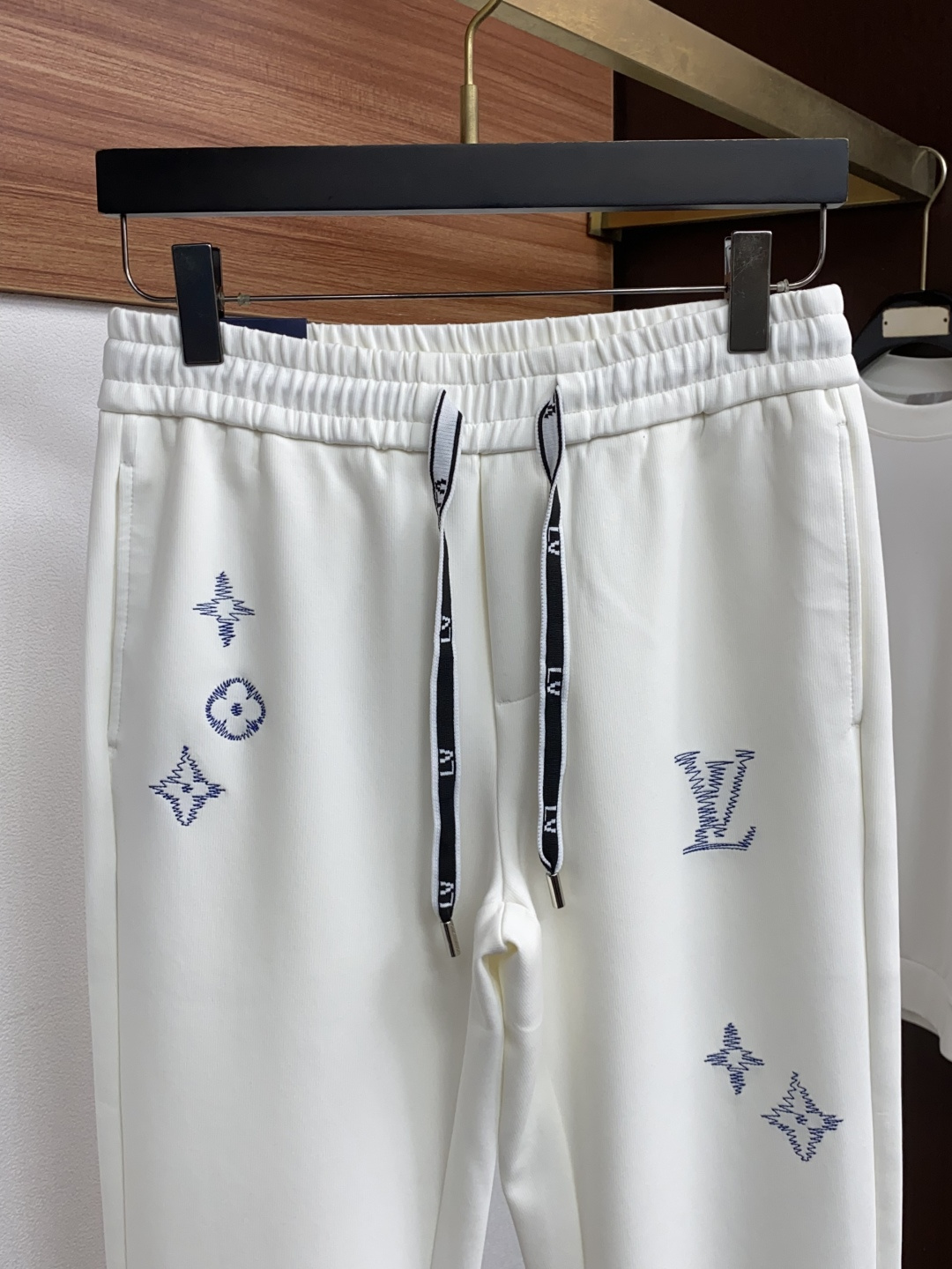 M-3xL 最新款秋冬时尚休闲裤最新款上身版型无敌正!直筒版型 绝对可以闭眼收的一款 面料采用莫代尔棉空气层 此款裤子非 M-3xL 最新款秋冬时尚休闲裤最新款上身版型无敌正!直筒版型 绝对可以闭眼收的一款 面料采用莫代尔棉空气层 此款裤子非