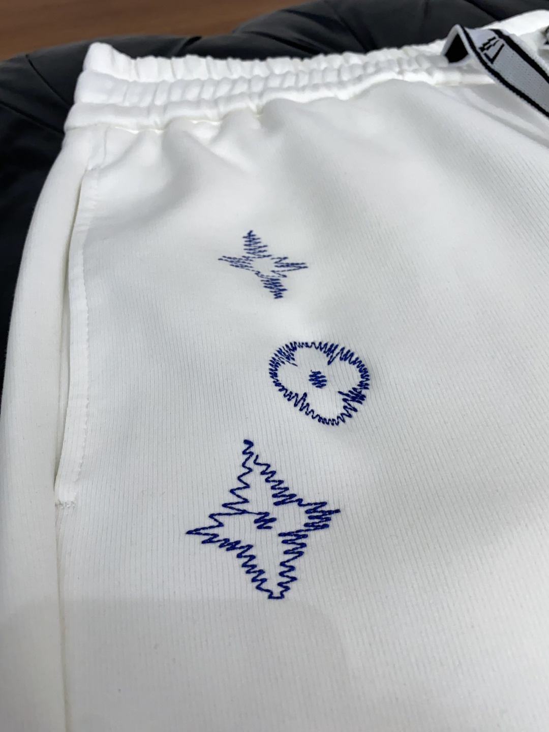 M-3xL 最新款秋冬时尚休闲裤最新款上身版型无敌正!直筒版型 绝对可以闭眼收的一款 面料采用莫代尔棉空气层 此款裤子非 M-3xL 最新款秋冬时尚休闲裤最新款上身版型无敌正!直筒版型 绝对可以闭眼收的一款 面料采用莫代尔棉空气层 此款裤子非