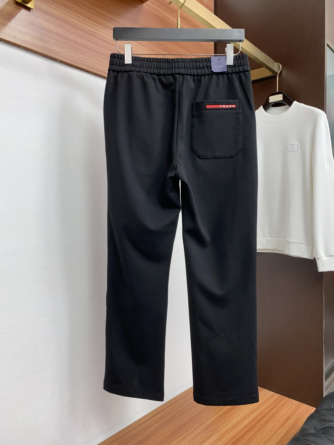 普拉达 M-3xL 最新款秋冬时尚休闲裤最新款上身版型无敌正!直筒版型 绝对可以闭眼收的一款 面料采用莫代尔棉空气层 此 普拉达 M-3xL 最新款秋冬时尚休闲裤最新款上身版型无敌正!直筒版型 绝对可以闭眼收的一款 面料采用莫代尔棉空气层 此
