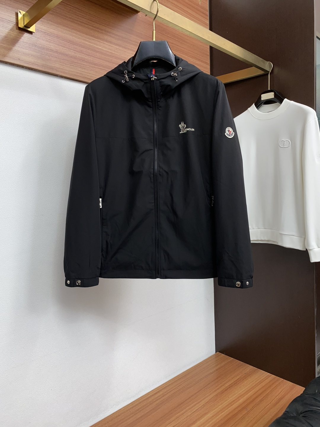 蒙口 码数M-3xL 重磅推荐！2026秋冬新品 官网同步发售 简约连帽夹克外套 进口原版高品质聚酯纤维面料，工艺垂度和