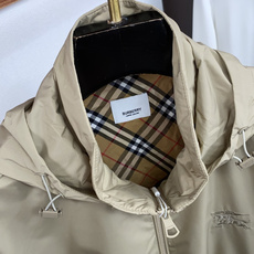 巴宝莉 码数M-3xL 重磅推荐!2026秋冬新品 官网同步发售 简约连帽夹克外套 进口原版高品质聚酯纤维面料,工艺垂度 巴宝莉 码数M-3xL 重磅推荐!2026秋冬新品 官网同步发售 简约连帽夹克外套 进口原版高品质聚酯纤维面料,工艺垂度