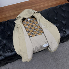 巴宝莉 码数M-3xL 重磅推荐!2026秋冬新品 官网同步发售 简约连帽夹克外套 进口原版高品质聚酯纤维面料,工艺垂度 巴宝莉 码数M-3xL 重磅推荐!2026秋冬新品 官网同步发售 简约连帽夹克外套 进口原版高品质聚酯纤维面料,工艺垂度