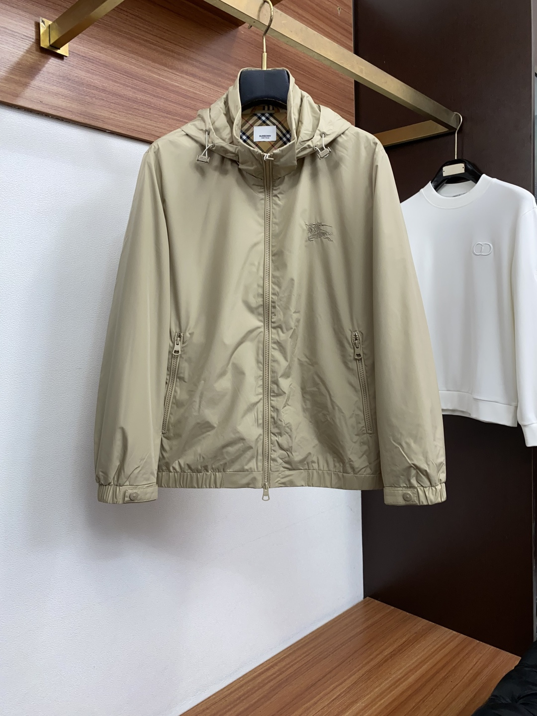 巴宝莉 码数M-3xL 重磅推荐！2026秋冬新品 官网同步发售 简约连帽夹克外套 进口原版高品质聚酯纤维面料，工艺垂度