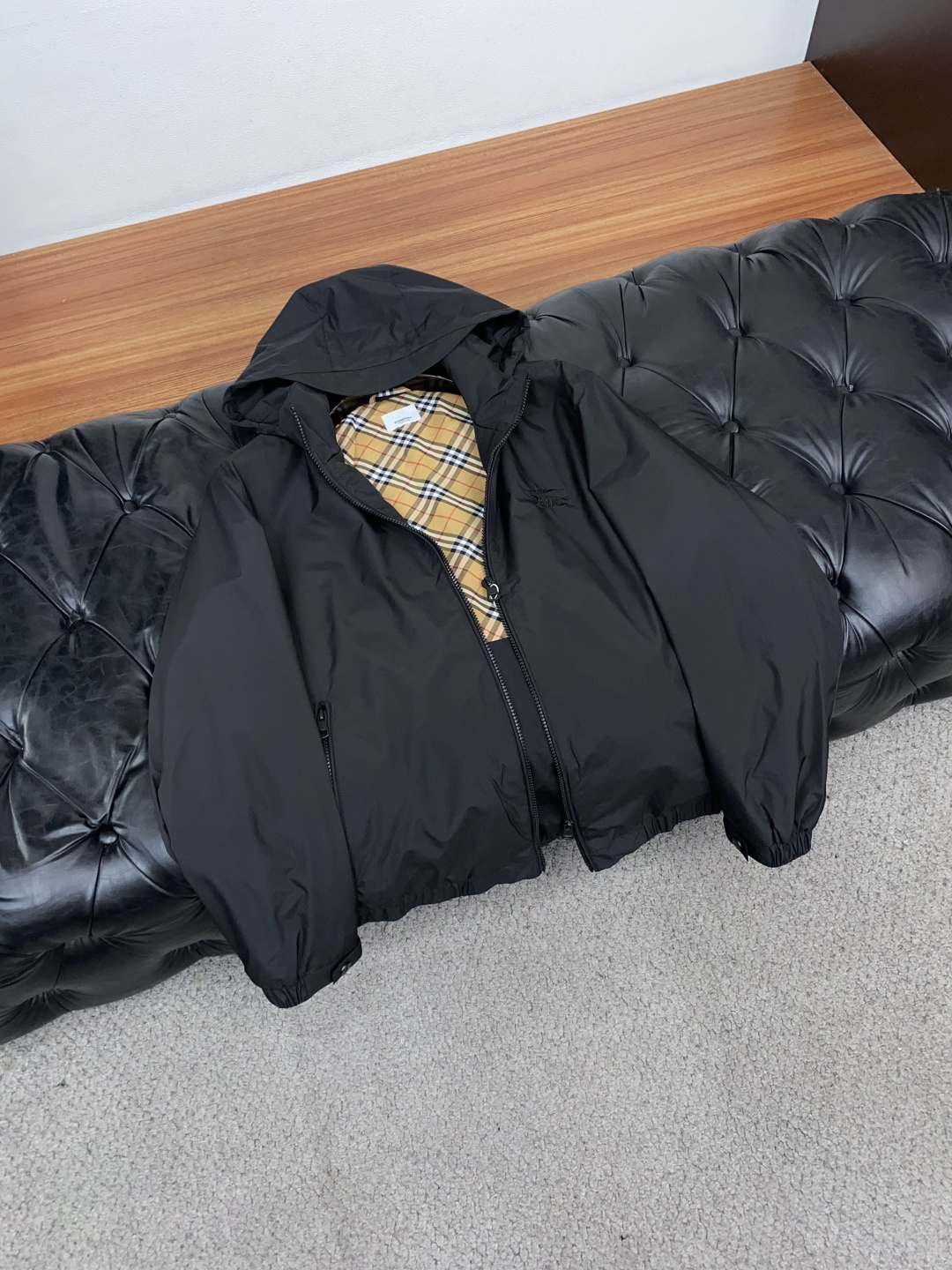 巴宝莉 码数M-3xL 重磅推荐!2026秋冬新品 官网同步发售 简约连帽夹克外套 进口原版高品质聚酯纤维面料,工艺垂度 巴宝莉 码数M-3xL 重磅推荐!2026秋冬新品 官网同步发售 简约连帽夹克外套 进口原版高品质聚酯纤维面料,工艺垂度