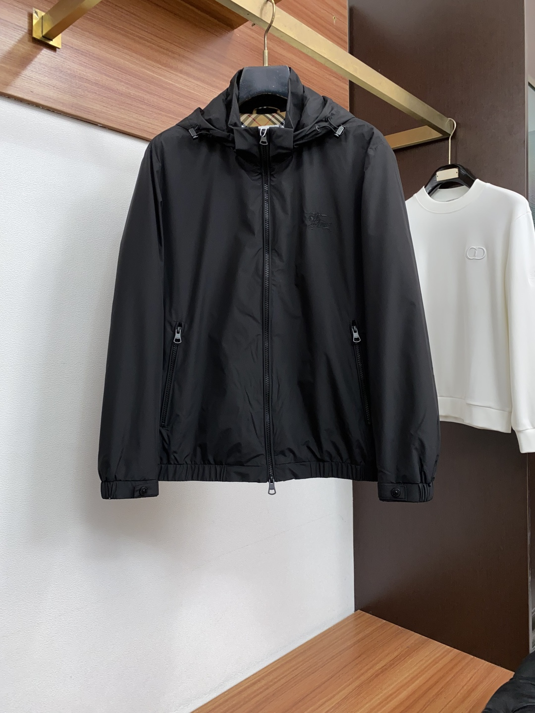 巴宝莉 码数M-3xL 重磅推荐！2026秋冬新品 官网同步发售 简约连帽夹克外套 进口原版高品质聚酯纤维面料，工艺垂度