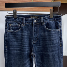 Loro Piana 诺悠翩雅 29-38最新款修身 牛仔裤 秋冬最新款上身版型无敌正! 绝对可以闭眼收的一款 此款裤子 Loro Piana 诺悠翩雅 29-38最新款修身 牛仔裤 秋冬最新款上身版型无敌正! 绝对可以闭眼收的一款 此款裤子