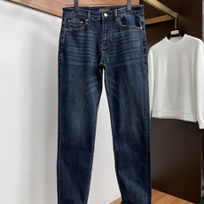 Loro Piana 诺悠翩雅 29-38最新款修身 牛仔裤 秋冬最新款上身版型无敌正! 绝对可以闭眼收的一款 此款裤子 Loro Piana 诺悠翩雅 29-38最新款修身 牛仔裤 秋冬最新款上身版型无敌正! 绝对可以闭眼收的一款 此款裤子