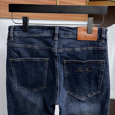 Loro Piana 诺悠翩雅 29-38最新款修身 牛仔裤 秋冬最新款上身版型无敌正! 绝对可以闭眼收的一款 此款裤子 Loro Piana 诺悠翩雅 29-38最新款修身 牛仔裤 秋冬最新款上身版型无敌正! 绝对可以闭眼收的一款 此款裤子