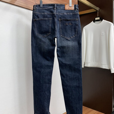 Loro Piana 诺悠翩雅 29-38最新款修身 牛仔裤 秋冬最新款上身版型无敌正! 绝对可以闭眼收的一款 此款裤子 Loro Piana 诺悠翩雅 29-38最新款修身 牛仔裤 秋冬最新款上身版型无敌正! 绝对可以闭眼收的一款 此款裤子