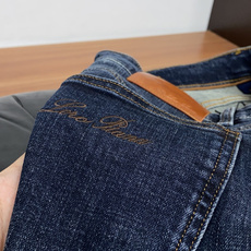 Loro Piana 诺悠翩雅 29-38最新款修身 牛仔裤 秋冬最新款上身版型无敌正! 绝对可以闭眼收的一款 此款裤子 Loro Piana 诺悠翩雅 29-38最新款修身 牛仔裤 秋冬最新款上身版型无敌正! 绝对可以闭眼收的一款 此款裤子