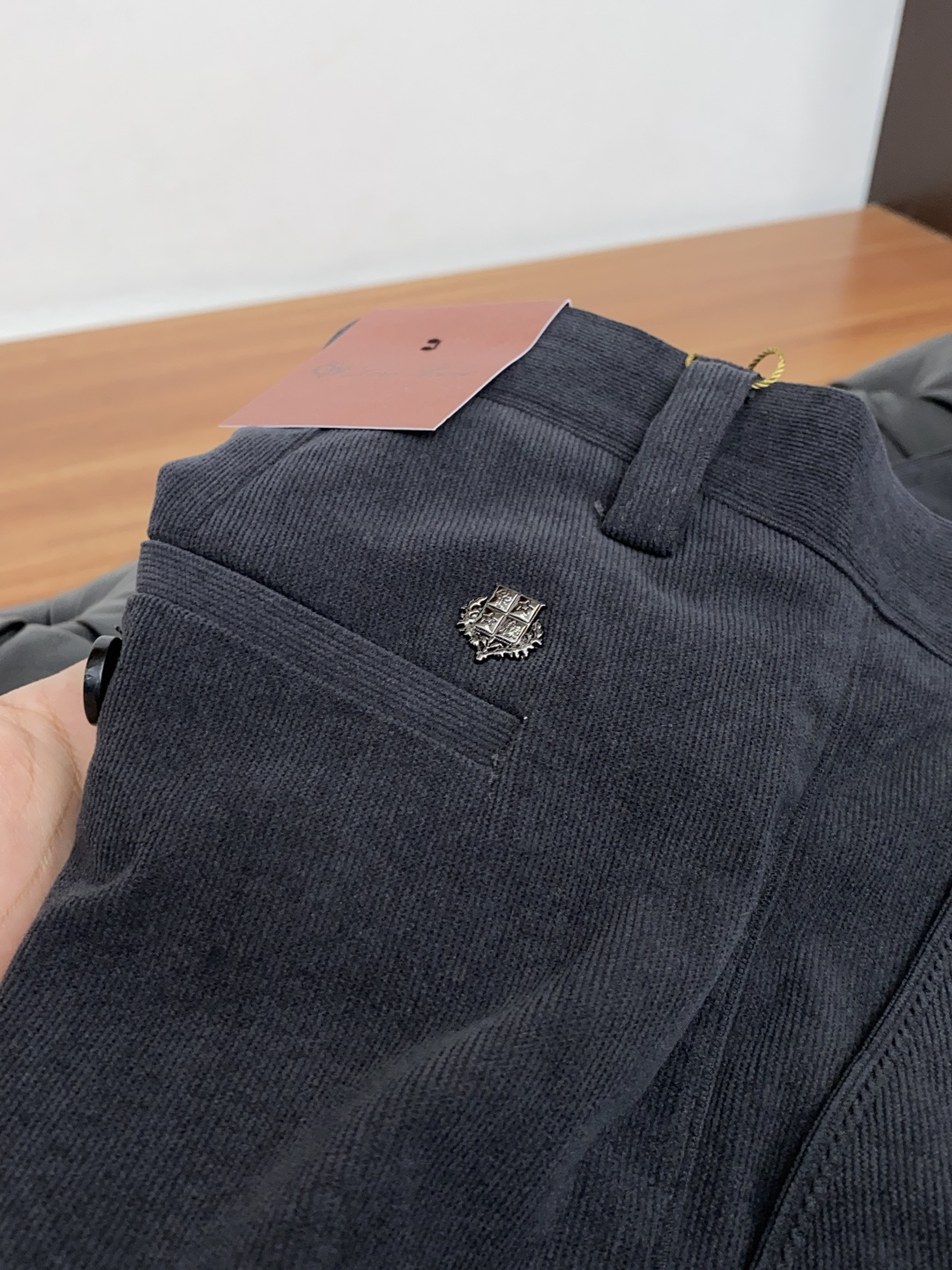 루이비통 가죽 패치 내추럴 데님 남성 바지 상세 이미지 5