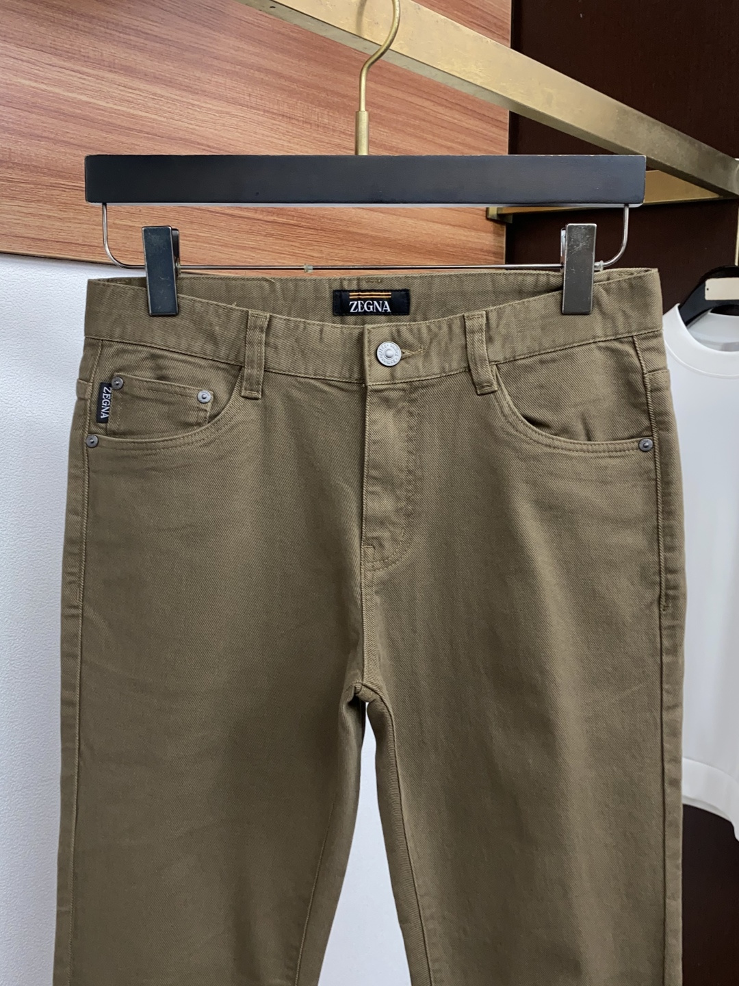 杰尼亚 29-40有35 2026ss 秋冬 新品 意大利风格男装品牌，皮牌和后袋刺绣都是双R标识。 品牌主打男士休闲裤