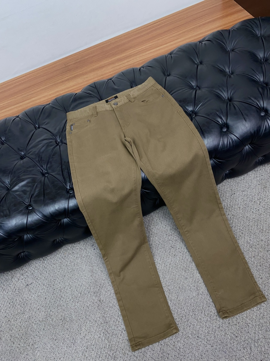 杰尼亚 29-40有35 2026ss 秋冬 新品 意大利风格男装品牌，皮牌和后袋刺绣都是双R标识。 品牌主打男士休闲裤