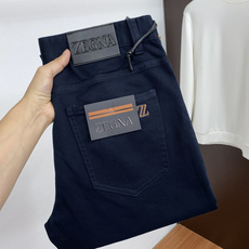 杰尼亚 29-40有35 2026ss 秋冬 新品 意大利风格男装品牌,皮牌和后袋刺绣都是双R标识。 品牌主打男士休闲裤 杰尼亚 29-40有35 2026ss 秋冬 新品 意大利风格男装品牌,皮牌和后袋刺绣都是双R标识。 品牌主打男士休闲裤