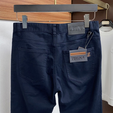 杰尼亚 29-40有35 2026ss 秋冬 新品 意大利风格男装品牌,皮牌和后袋刺绣都是双R标识。 品牌主打男士休闲裤 杰尼亚 29-40有35 2026ss 秋冬 新品 意大利风格男装品牌,皮牌和后袋刺绣都是双R标识。 品牌主打男士休闲裤