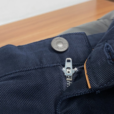 杰尼亚 29-40有35 2026ss 秋冬 新品 意大利风格男装品牌,皮牌和后袋刺绣都是双R标识。 品牌主打男士休闲裤 杰尼亚 29-40有35 2026ss 秋冬 新品 意大利风格男装品牌,皮牌和后袋刺绣都是双R标识。 品牌主打男士休闲裤