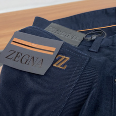 杰尼亚 29-40有35 2026ss 秋冬 新品 意大利风格男装品牌,皮牌和后袋刺绣都是双R标识。 品牌主打男士休闲裤 杰尼亚 29-40有35 2026ss 秋冬 新品 意大利风格男装品牌,皮牌和后袋刺绣都是双R标识。 品牌主打男士休闲裤