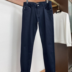 杰尼亚 29-40有35 2026ss 秋冬 新品 意大利风格男装品牌,皮牌和后袋刺绣都是双R标识。 品牌主打男士休闲裤 杰尼亚 29-40有35 2026ss 秋冬 新品 意大利风格男装品牌,皮牌和后袋刺绣都是双R标识。 品牌主打男士休闲裤