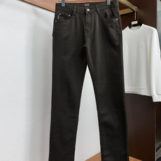 杰尼亚 29-40有35 2026ss 秋冬 新品 意大利风格男装品牌,皮牌和后袋刺绣都是双R标识。 品牌主打男士休闲裤 杰尼亚 29-40有35 2026ss 秋冬 新品 意大利风格男装品牌,皮牌和后袋刺绣都是双R标识。 品牌主打男士休闲裤