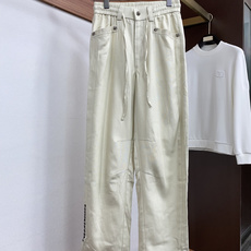 克罗心 M-3xL 最新款直筒休闲裤 秋冬最新款上身版型无敌正! 绝对可以闭眼收的一款 此款裤子非常百搭,日常上班 户 克罗心 M-3xL 最新款直筒休闲裤 秋冬最新款上身版型无敌正! 绝对可以闭眼收的一款 此款裤子非常百搭,日常上班 户