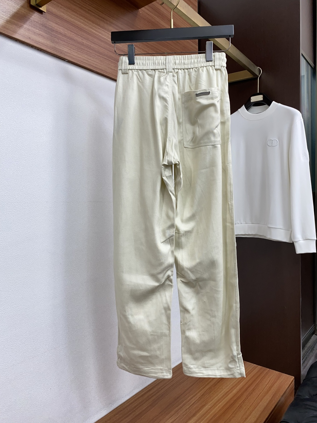 克罗心 M-3xL 最新款直筒休闲裤 秋冬最新款上身版型无敌正! 绝对可以闭眼收的一款 此款裤子非常百搭,日常上班 户 克罗心 M-3xL 最新款直筒休闲裤 秋冬最新款上身版型无敌正! 绝对可以闭眼收的一款 此款裤子非常百搭,日常上班 户