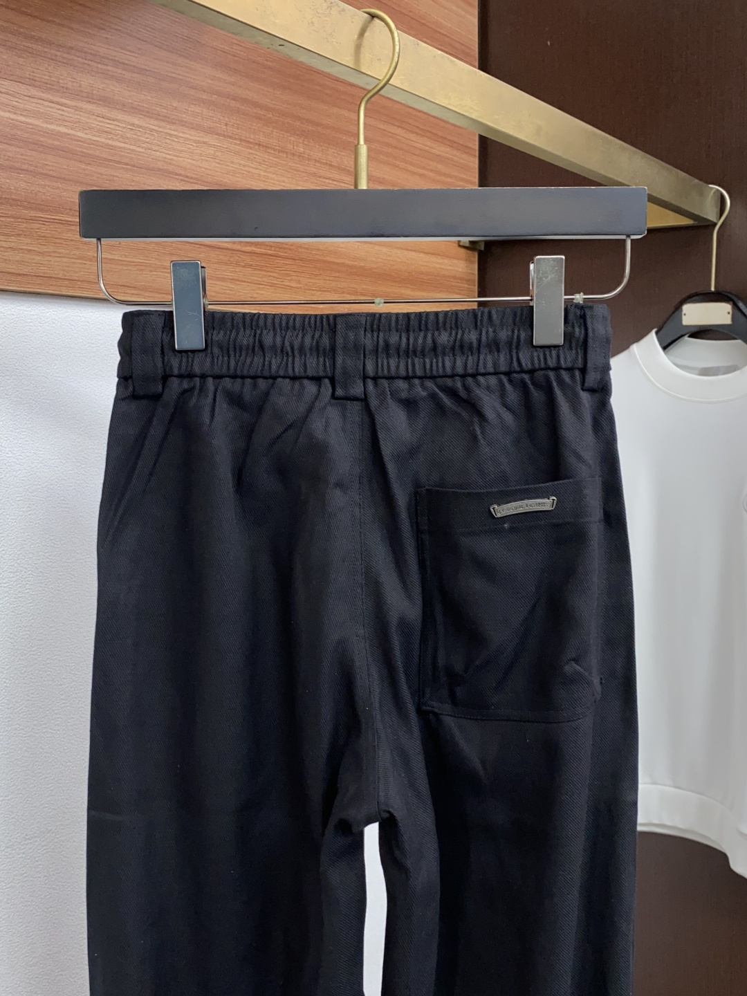 克罗心 M-3xL 最新款直筒休闲裤 秋冬最新款上身版型无敌正! 绝对可以闭眼收的一款 此款裤子非常百搭,日常上班 户 克罗心 M-3xL 最新款直筒休闲裤 秋冬最新款上身版型无敌正! 绝对可以闭眼收的一款 此款裤子非常百搭,日常上班 户